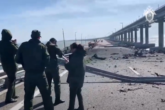Взрывная волна повредила пролеты.