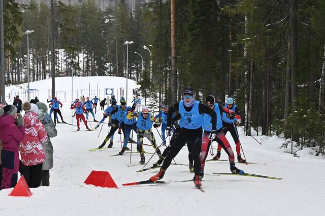 Десятки тысяч свердловчан вышли на «Лыжню России» 