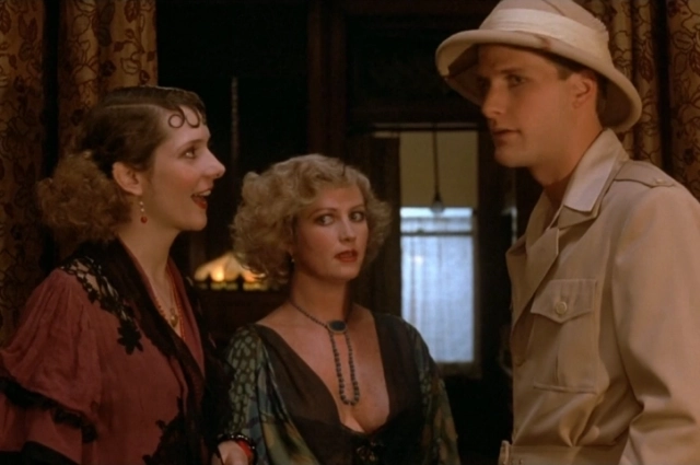 «Пурпурная роза Каира» (англ. The Purple Rose of Cairo) — американский фильм 1985 года в жанрах фэнтези, мелодрама, комедия. 