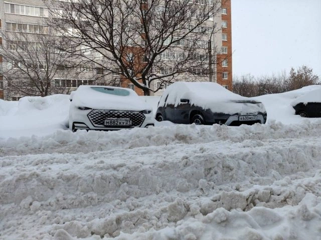 Фотографию чебоксарской улицы опубликовал Анатолий Аксаков на своей странице в телеграм-канале.