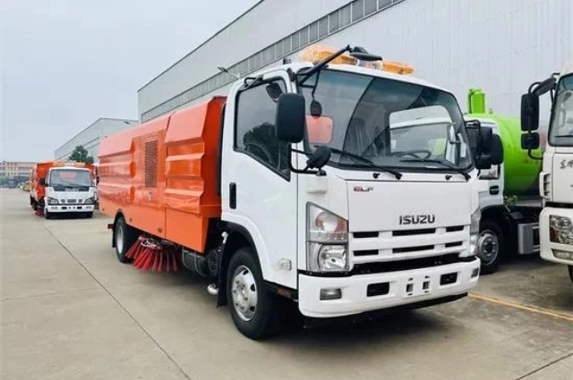 Пылесос установлен на базе автомобиля Исудзу