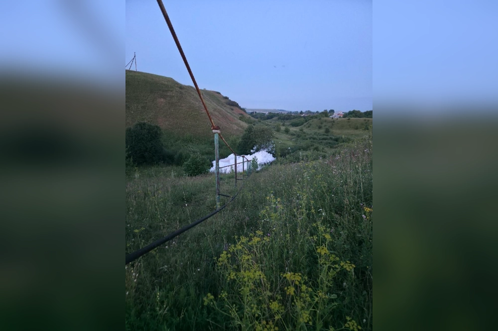 В реке появилась пена.