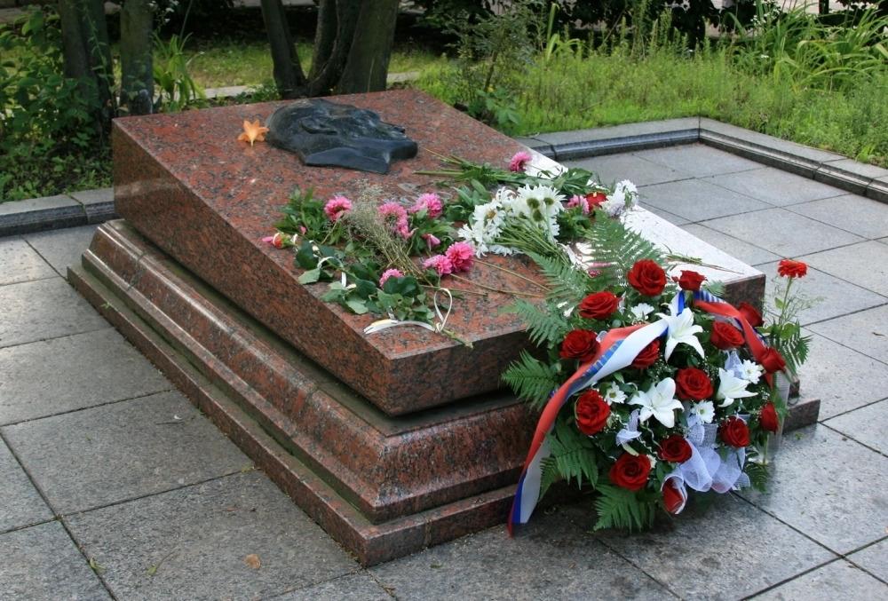 Могила Николая Кузнецова на Холме Славы во Львове.