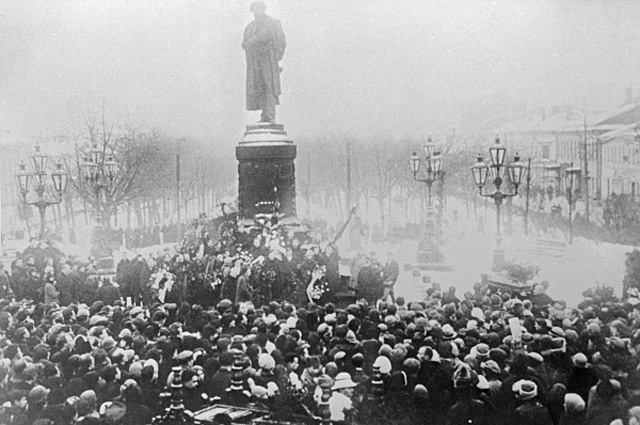 Похороны поэта Сергея Есенина. 31 декабря 1925 г.