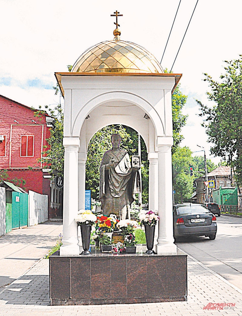 Памятник Николаю Чудотворцу - в память о громком чуде 1956 г.