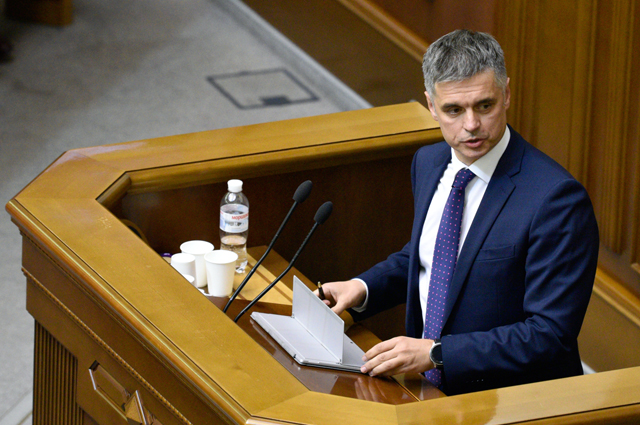 Министр иностранных дел Украины Вадим Пристайко выступает на первом заседании девятого созыва Верховной рады Украины в Киеве.