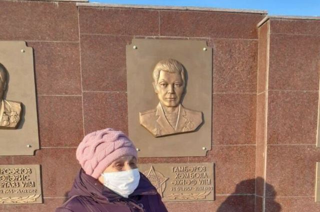 В Актаныше имя воина на мемориале есть, а в Казани - нет. Дождётся ли мама солдата увековечивания на казанском мемориале?