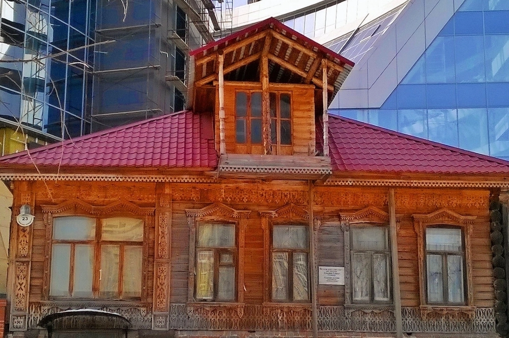 Дом Гайдара, окружённый высотными домами, очень хочется сохранить и приспособить к современным городским реалиям.