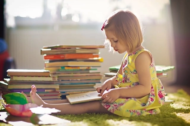 Формирование нейронных связей начинается с рождения.