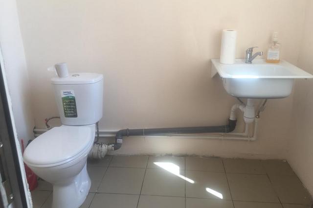 Отремонтированный туалет в корпусе больницы