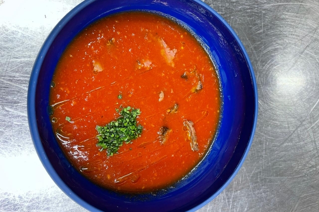 Пряный томатный суп с говядиной