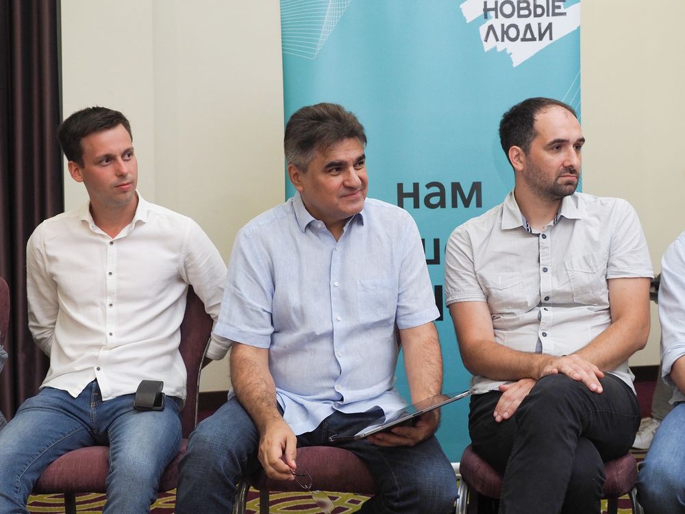 Андрей Нечаев провел встречу с активистами в неформальной обстановке.