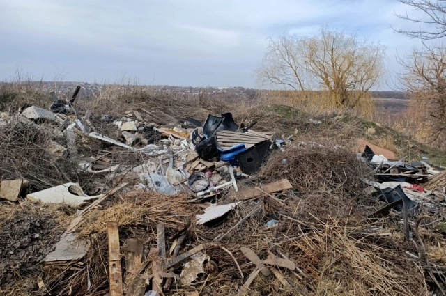 Чиновники увидели на месте свалки только складированные стройматериалы.