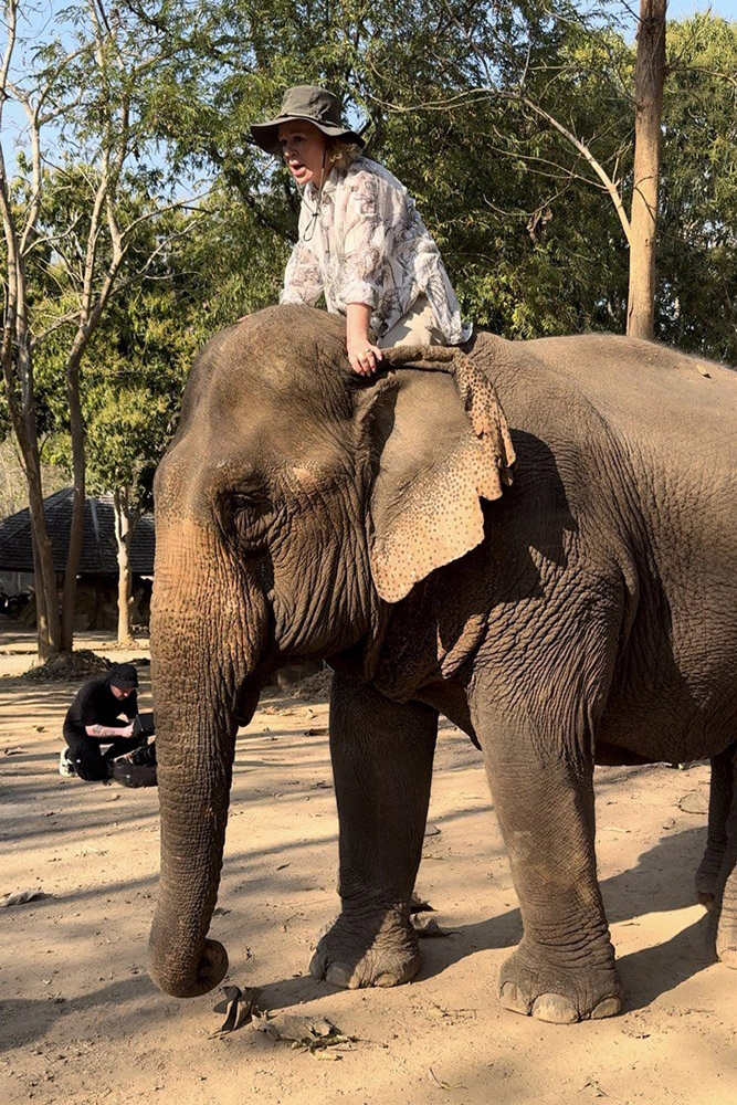 Актриса Елена Валюшкина в Лаосе.