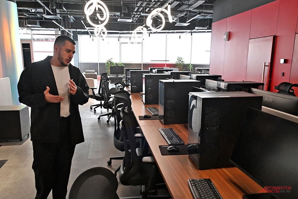 Артем Большаков.