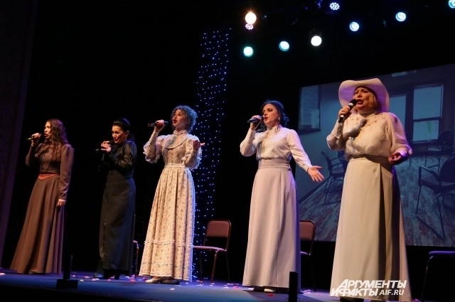 Голоса коллектива не смолкали. 