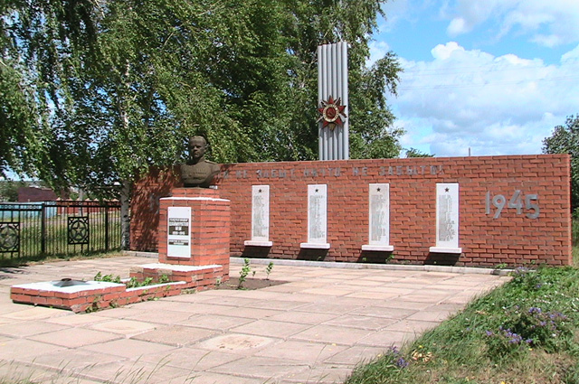 Памятник на родине Минигали Шаймуратова.