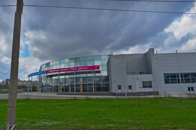 Похищение состоялось на улице Землячки, 94, у дилерского центра BMW в Дзержинском районе.