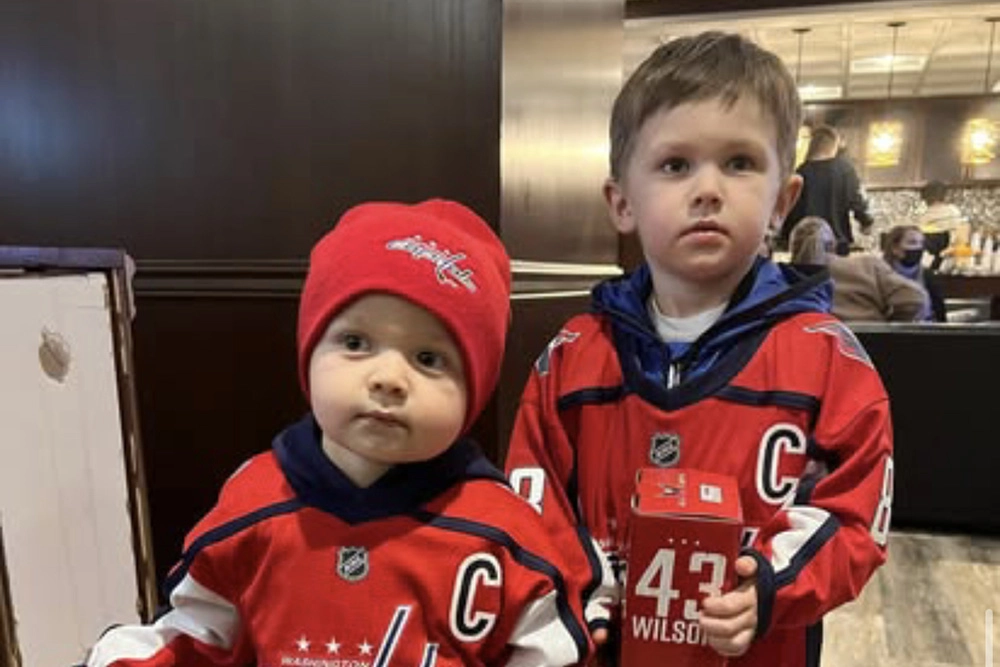 Сыновья Александра Овечкина - Илья и Сергей (слева направо).