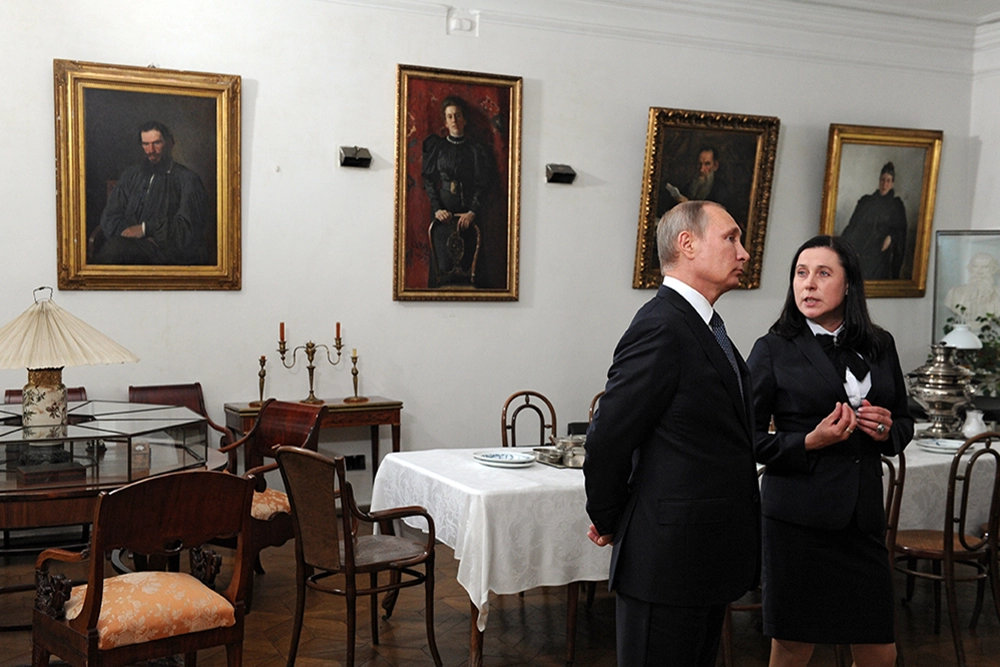 Президент РФ Владимир Путин во время посещения Государственного мемориального и природного заповедника Музей-усадьба Л. Н. Толстого «Ясная Поляна».