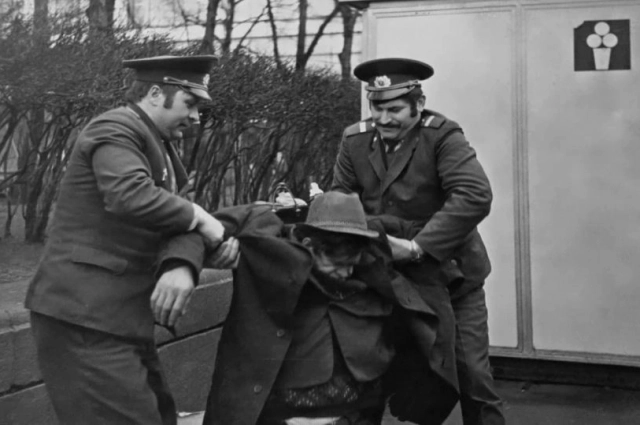 В СССР пьяные на улицах долго не лежали — их забирали в вытрезвители.
