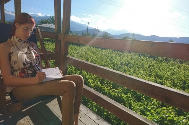 В свободное от работы и путешествий время Юлия пишет книгу.