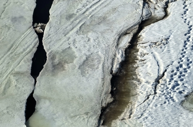 Поверхность льда полностью 