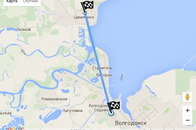 Судя по карте от Волгодонска до одноимённого аэропорта не больше 20 километров.