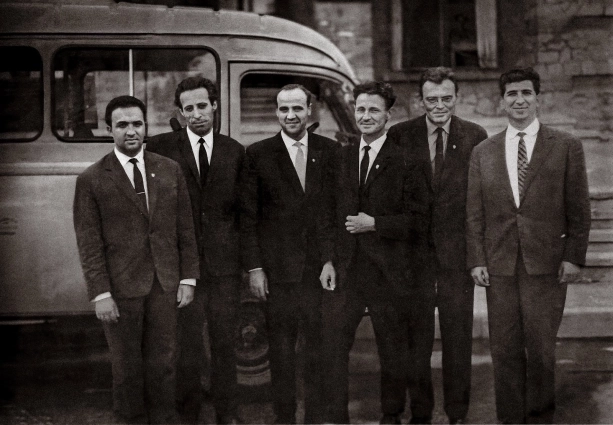 Дмитрий Исаевич (третий слева) в составе делегации специалистов СЭВ в Болгарии. Поселок Мадан, на границе с Грецией. 7 октября 1966 год