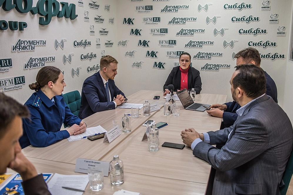 стол