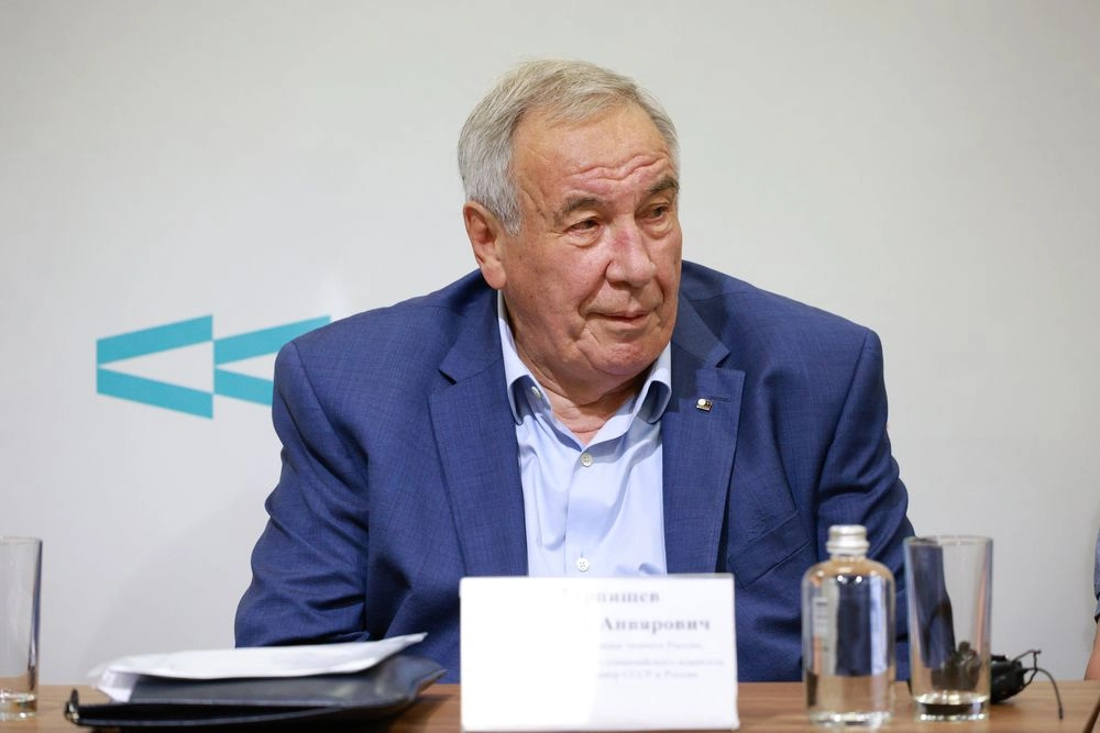 Тарпищев Шамиль Анвярович, Президент Федерации тенниса России, член Международного олимпийского комитета, заслуженный тренер СССР и России.