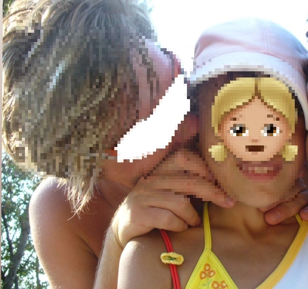 Анастасия Л. попала в команду Андрея Х., когда ей было 12 лет. В 15 лет он, по словам девушки, лишил её девственности.