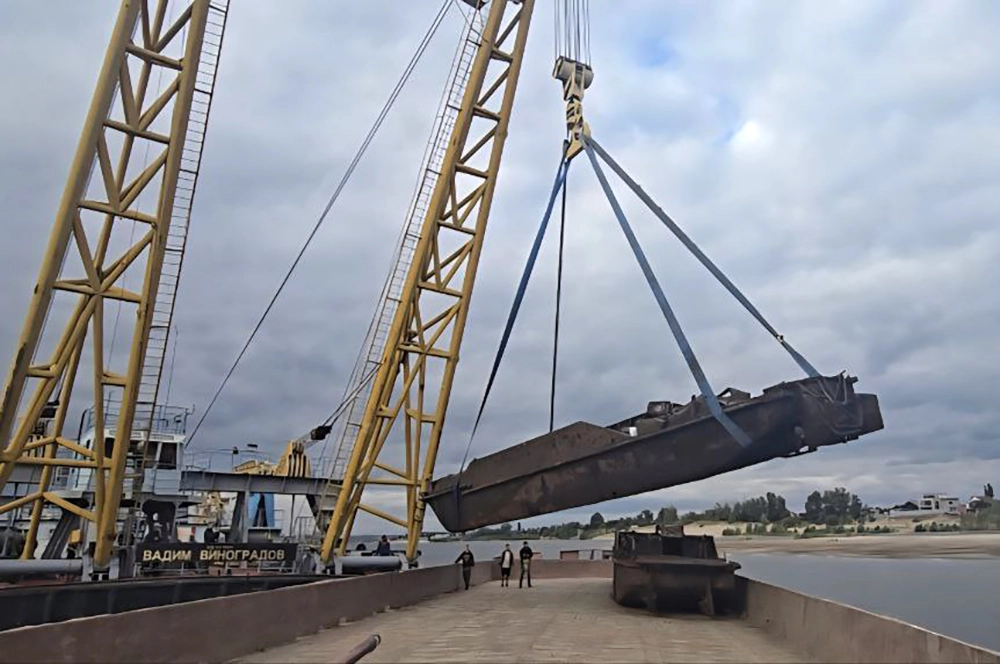 Поднятие судна со дна Волги