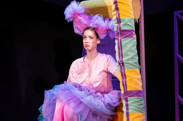 Ну и Красавица здесь тоже своеобразная.