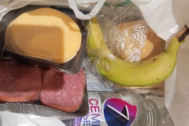 Такой продуктовый набор выдают жителям в Ленинском округе.