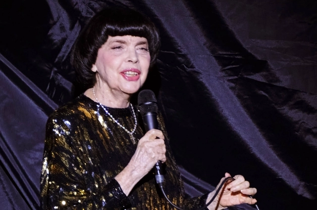 Записи Мирей Матьё проданы тиражом 133 млн альбомов и более 55 млн синглов по всему миру.