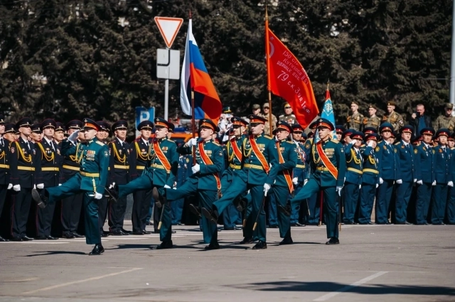 С боем кремлевских курантов началось главное событие дня