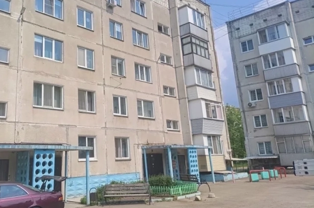 Квартира Усольцевых расположена на третьем этаже дома.
