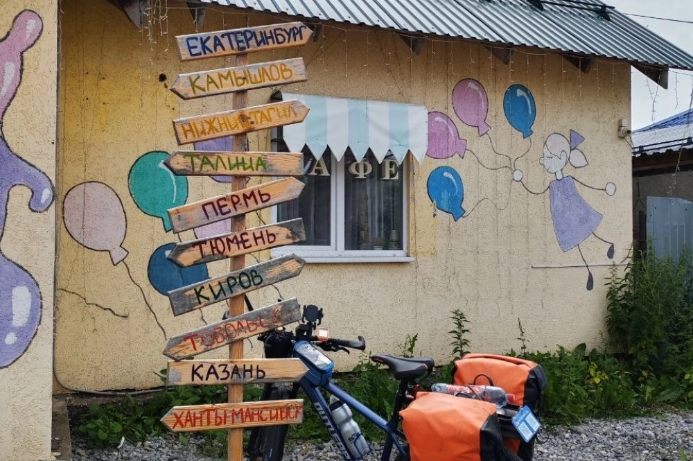 Никаких специальных тренировок или подготовки она не проходила, велоспортом не занималась. Средства на поездку постепенно скопила сама.