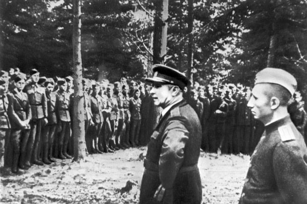 Генерал, командир I Чехословацкого армейского корпуса Людвик Свобода выступает перед солдатами и офицерами корпуса