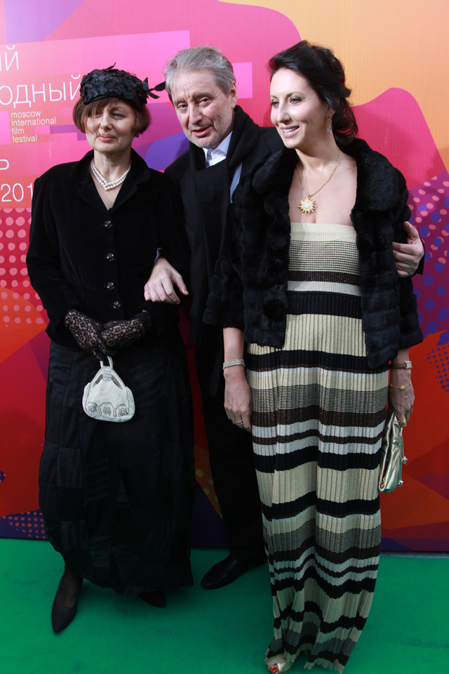 Вениамин Смехов с супругой Галиной Аксеновой (слева) и дочерью Аликой.