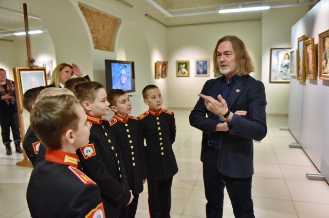 Никас Сафронов в Омске с удовольствием пообщался с кадетами.