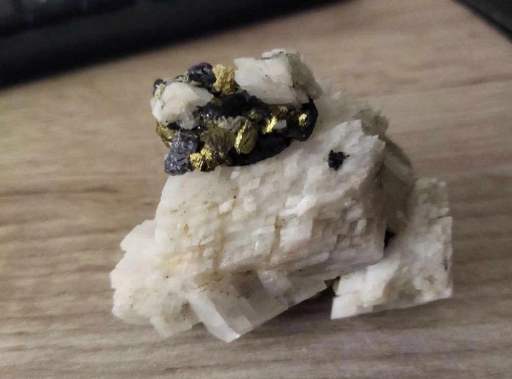  Халькопирит — «золото дураков», в Крыму встречается нечасто.