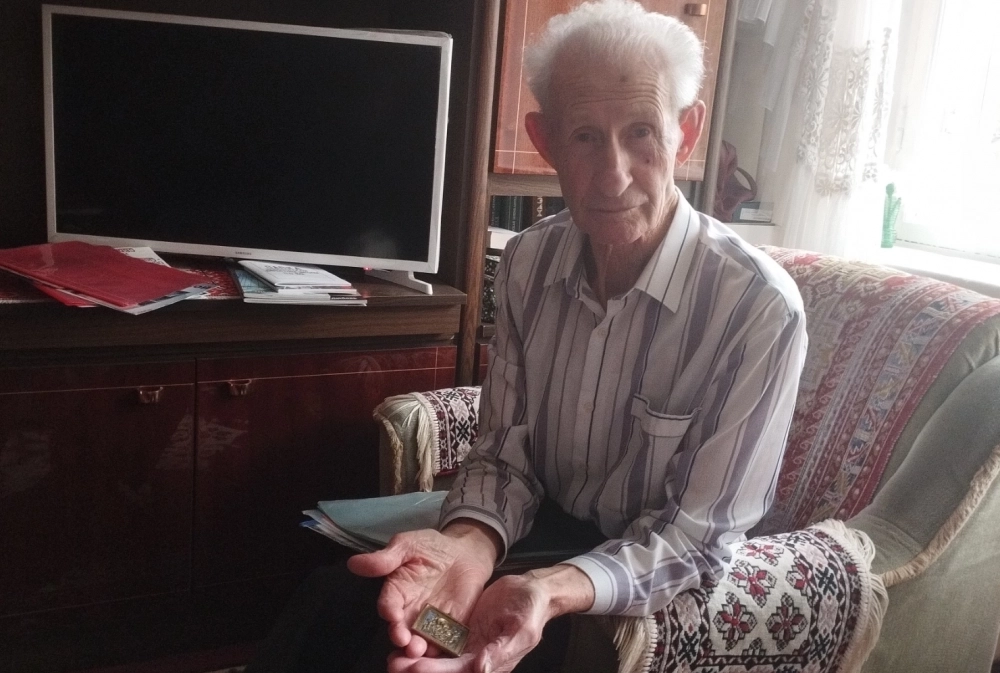 Василий Иванович бережно хранит образ Божьей Матери, который достался ему от прабабушки.