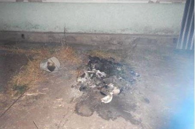 Мужчина пытался сжечь свою одежду