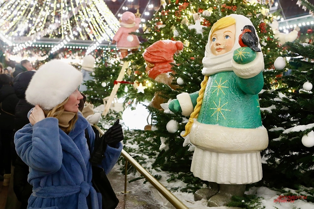 Открытие фестиваля «Путешествие в Рождество» на Манежной площади.