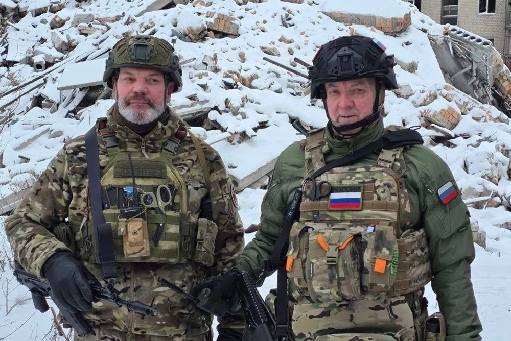 Юпитер  и Дон (справа).