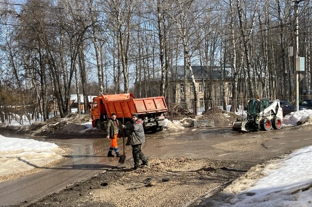 На фото: 10 марта, когда участок начали ремонтировать.