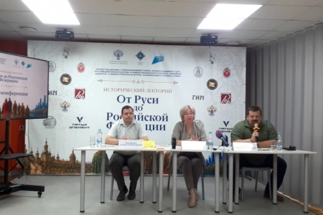 На  пресс-конференции Надежда Рожкова, Алексей Бондаренко и Александр Кадира расказали о предстоящем проекте.