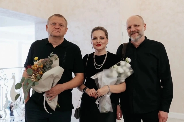 Дети хозяйки дома - Алексей, Анна и Павел - перенимают эстафету заботы о любимом доме.
